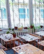 У школу та маршрутку в Донецьку влучили снаряди. Є загиблі (фото)