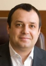 В Ужгороді підпалили автомобіль екс-голови Закарпатської облради (фото, відео)