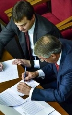 БПП та "Батьківщина" домовляються в парламенті про те, хто контролюватиме обласні ради по країні (фото)