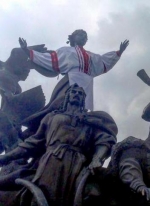 На Майдані Незалежності на Либідь одягли вишиванку (фото)