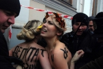 FEMEN назвали Верховну Раду збіговиськом дресированих коней (+ФОТО)
