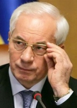 Азаров подав у відставку