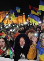 Опівночі на Євромайдані у Києві залишилося більше тисячі людей