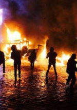 Попри оголошене перемир’я, силовики кидають в активістів світлошумові гранати