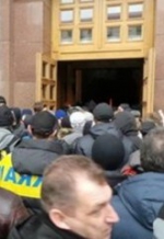 Будівлю мерії Києва просять покинути сторонніх осіб