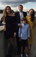 Розшукуваний екс-глава "Укрспецекспорту" відгуляв день народження дружини в Лондоні (фото)