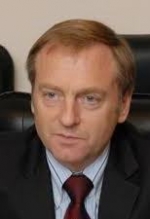 Суд  арештував будинок и автівки Лавриновича