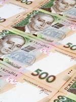НБУ продав чверть мільярда доларів за день, але гривня все одно знизилась на 40 копійок