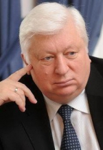 Екс-генпрокурор Віктор Пшонка, утікаючи із країни, прихопив із собою службове авто