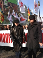 Опозиція влаштувала кількатисячний мітинг під вікнами Януковича (ФОТО, ВІДЕО)