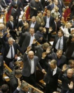 ЗМІ: Скандальні закони 16 січня продовжують діяти