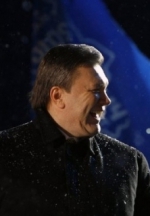 У будівлю, де має відбутися прес-конференція Януковича, пройти можна тільки після ретельного огляду особистих речей