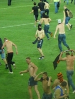 У Києві жорстоко побили футбольних фанів з Великобританії (фото)