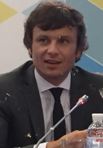 Невідомі кинули торт у заступника міністра фінансів Сергія Марченко (фото, відео)