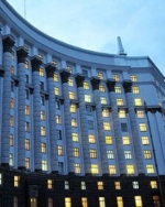 Переможці вже ділять міністерські крісла, а Порошенко перетягує до себе самовисуванців