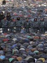 У Москві святкування Курбан-байраму розпочалось під жорстким наглядом ОМОНу