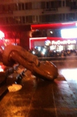 Правоохоронці вже почали затримувати людей за повалення пам'ятника Леніну