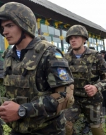 ЗМІ: Українські військовослужбовці у Перевальному здають зброю