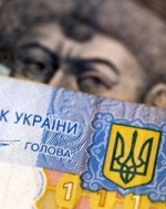 Гривня на міжбанку раптово зміцнилась