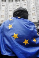 Центральний вхід в будівлю українського уряду заблокували протестуючі