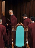 Парламент відправив до КС зміни до Конституції щодо суддів