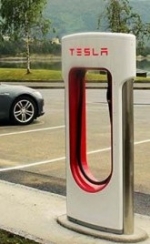 Tesla відкриє в Україні три електрозаправки - Омелян
