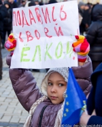 Ахметову принесли "криваву" ялинку (фото)