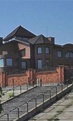 Будинок Януковича на Оболонській набережній виставили на продаж, вже є потенційний покупець (фото)