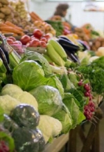 У Шмигаля кажуть, що відкриють частину продуктових ринків