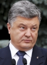 Порошенко: Україна починає відведення озброєння калібром менше 100 мм