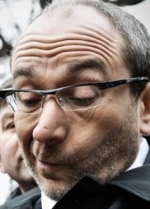 Силовики залишили будівлю, де живе Кернес (фото)