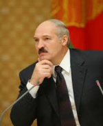 Азаров сподівається вплинути на Путіна через Лукашенка