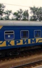 На сімферопольському вокзалі "дружинники" обшукують пасажирів потягів, які прямують до Криму