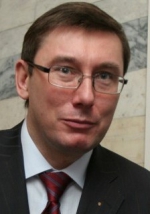 Луценко: Зміни в країні мають початись з відставки Януковича