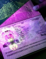 Яценюк каже, що біометричні паспорти почнуть видавати вже цього року