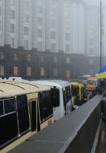 З урядового кварталу масово від’їжджають автобуси з силовиками