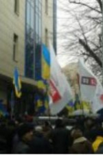 Кілька тисяч активістів Євромайдану пікетували банк сина Януковича