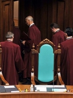 Голова КСУ розповів, чому відкладено розгляд закону про люстрацію