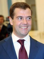 Медведєв приїхав до анексованого Криму