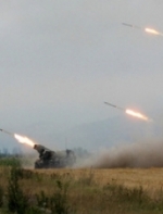 Російські війська "пристрілюються" з "Градів" біля Маріуполя? (відео)