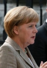 Меркель вимагає у Путіна вивести російські війська з України