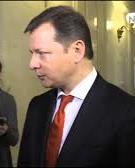 Дівчина в камуфляжних штанях облила Ляшка соком у Раді (фото, відео)