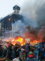 На Майдані знову сутички між силовиками і мітингарями