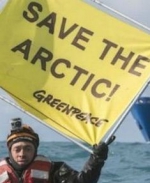Активісти Greenpeace на Москві-річці вимагали звільнити екіпаж Arctic Sunrise (фото)