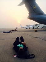 Літак з евакуйованими із Непалу українцями має прибути до Києва цієї ночі (фото)