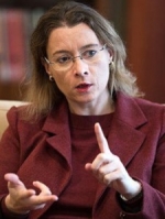 Посол Франції обурена незграбним жартом українського політолога про пожежу у Парижі