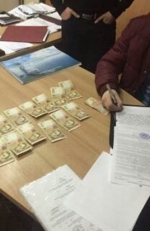 Начальника райслужби у справах дітей взяли на хабарі (відео)
