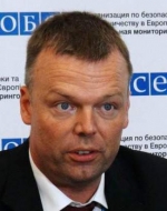 Мир на Донбасі мають забезпечити політики, а не військові