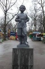 В Севастополі повалили пам'ятник Володі Ульянову (фото)