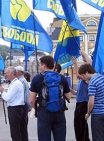 У Захарченка хочуть, аби прокуратура розібралась із хуліганством "свободівців" (фото)